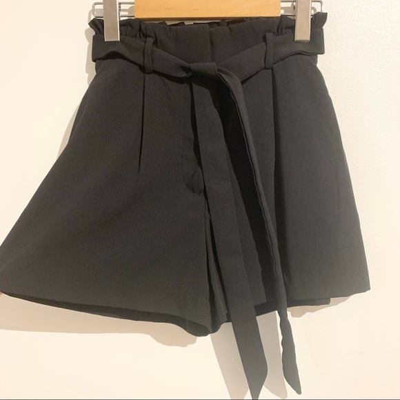 H&M Paper Bag Shorts NWOT - Picture 2 of 9